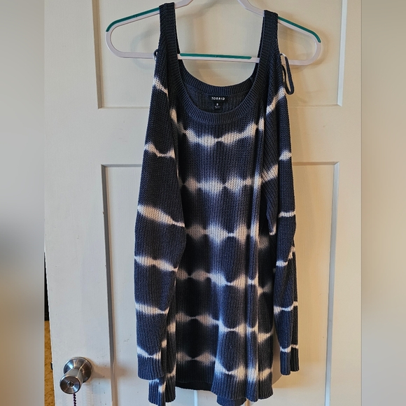 Open Lace Up Arm Sweater - Picture 7 of 7